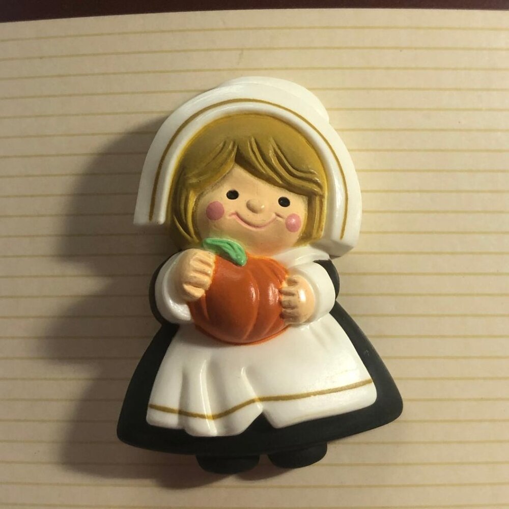 New Vintage Hallmark Lapel Pin Thanksgiving Pilgrim Girl Holding Pumpkin 80's